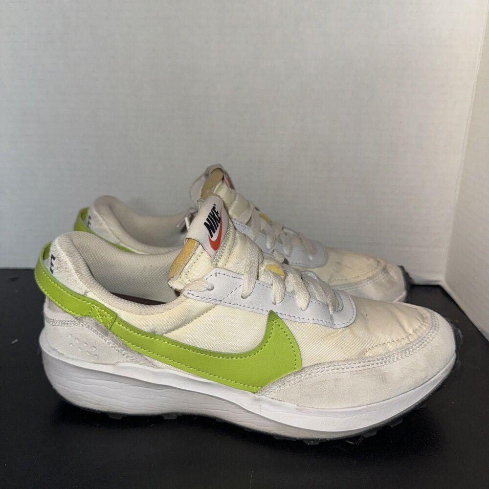 NIKE WAFFLE DEBUT Women Size 8.5 DH9523-101 Athletic Shoes